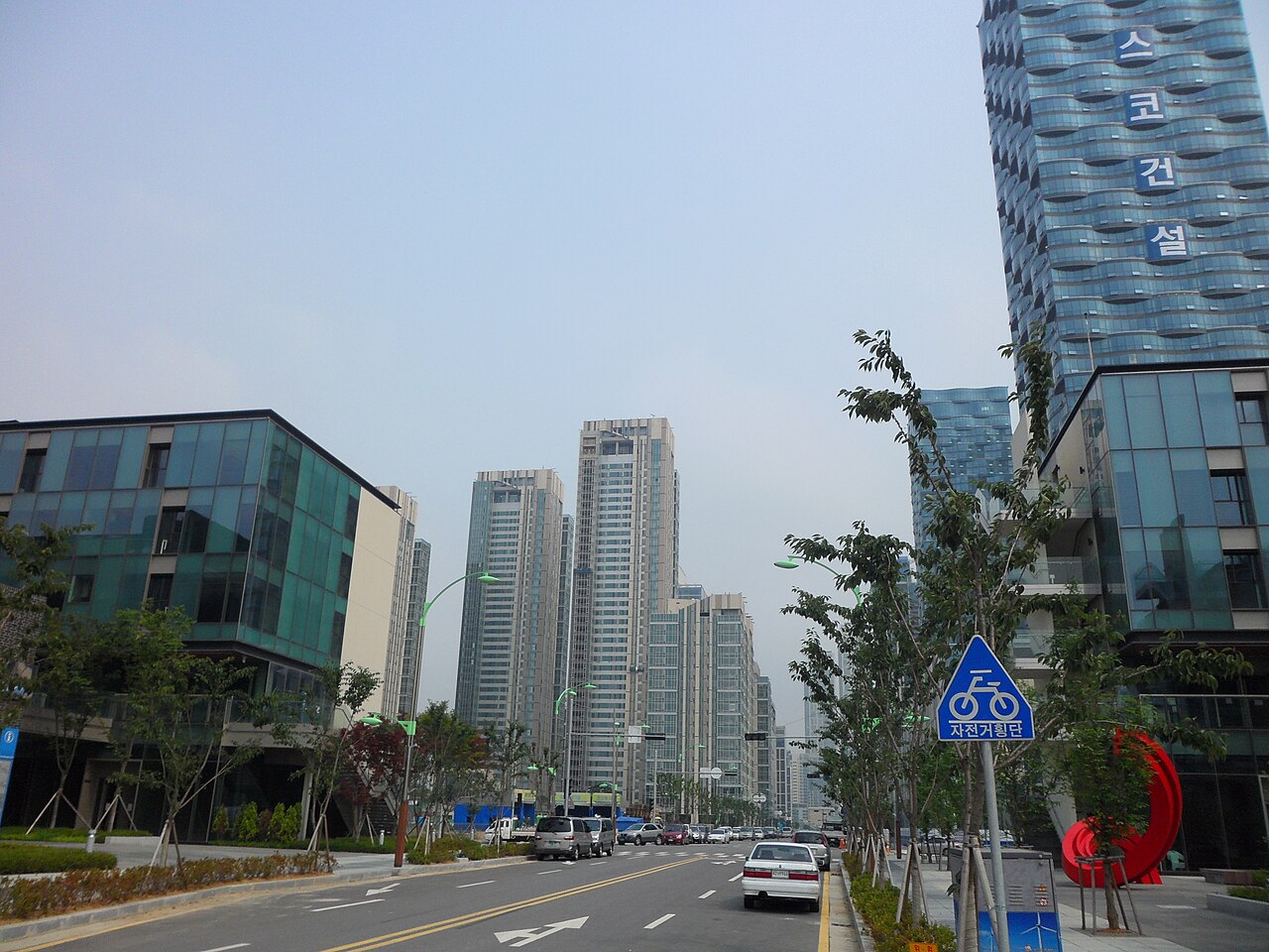 High-rise buildings and landscaped street in Songdo
